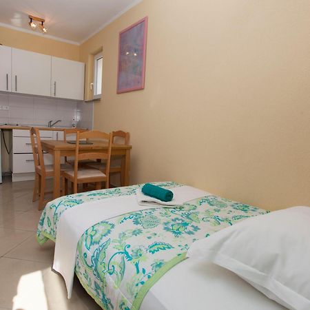 Apartments Damjanovic Makarska Quarto foto