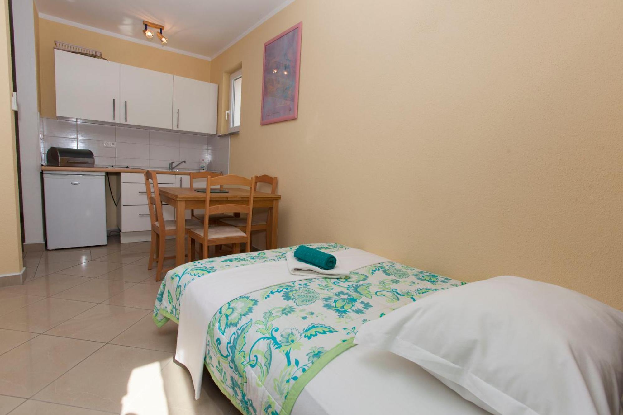 Apartments Damjanovic Makarska Quarto foto