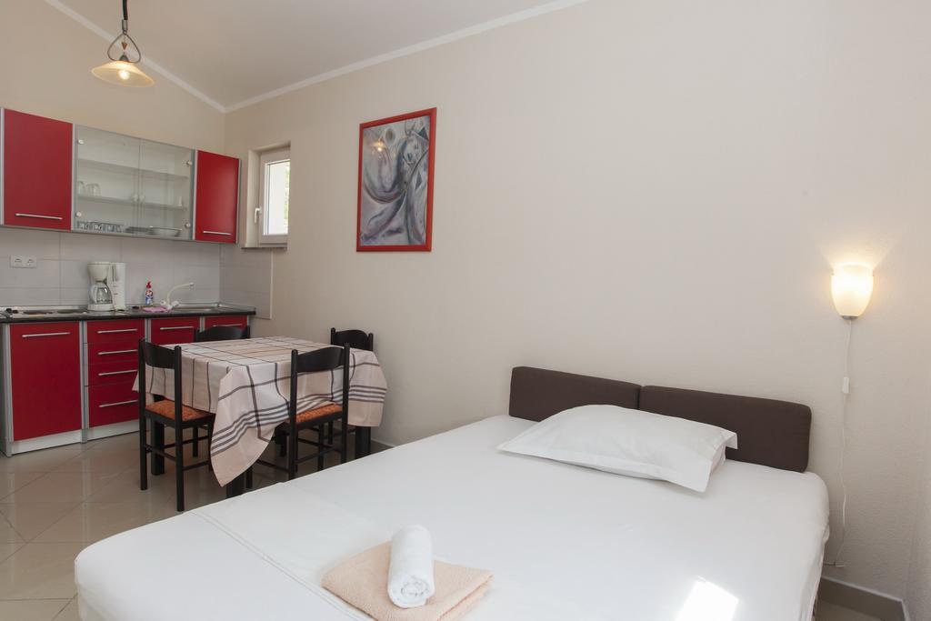 Apartments Damjanovic Makarska Quarto foto