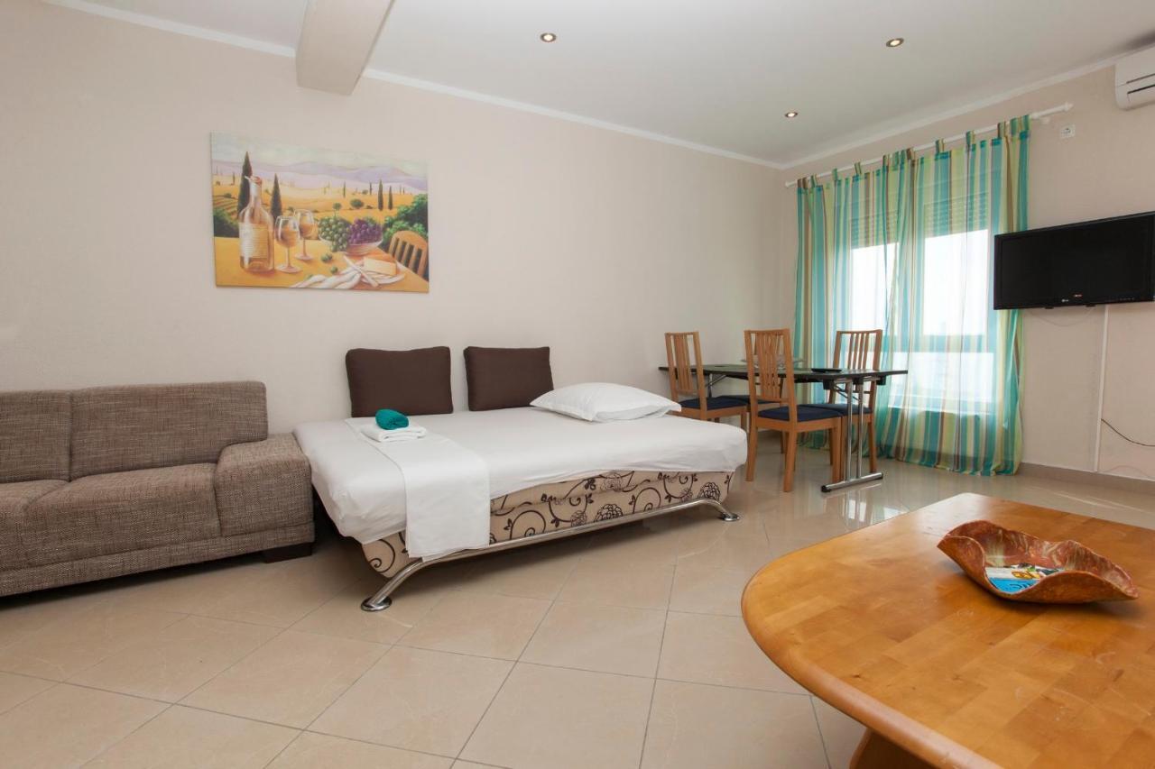 Apartments Damjanovic Makarska Quarto foto